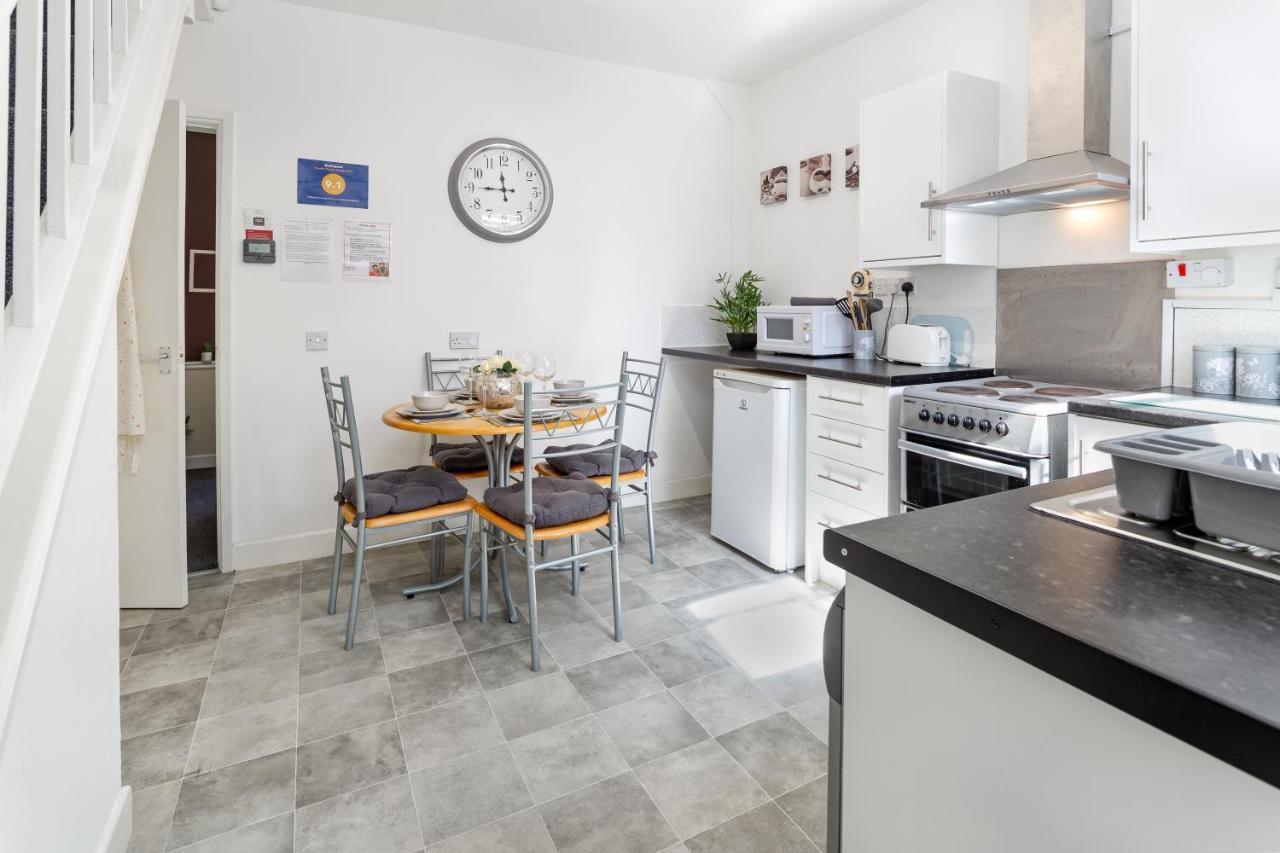 Cosy Anfield Guesthouse - Free Parking Liverpool Kültér fotó